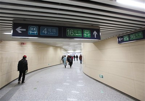 12月1日,地铁16号线西苑站,该站可与4号线换乘.
