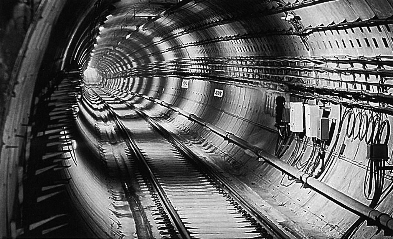 运营中的泰晤士河底隧道